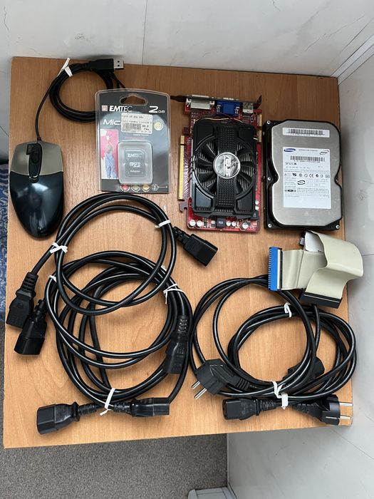 Комплектующие и сетевые кабели для компьютера