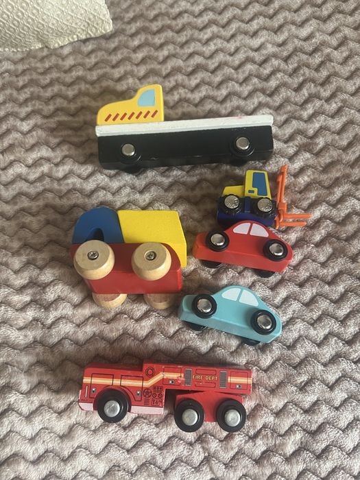 Деревʼяні машинки для хлопчика