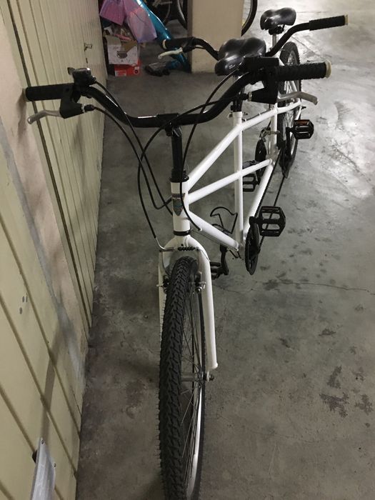 Bicicleta de dois lugares restaurada e em muito bom estado pouco andou