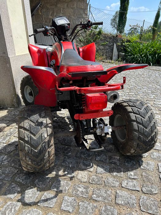 Moto 4 250cc (Com Marcha-Atrás)