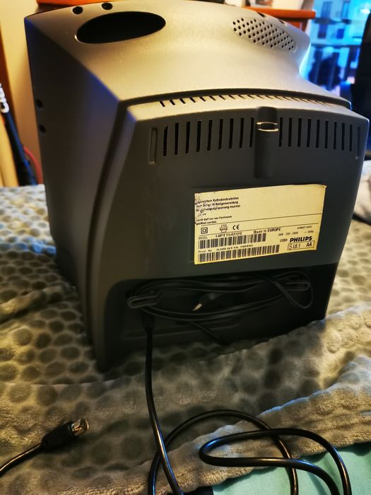 Televisão Philips a funcionar com comando