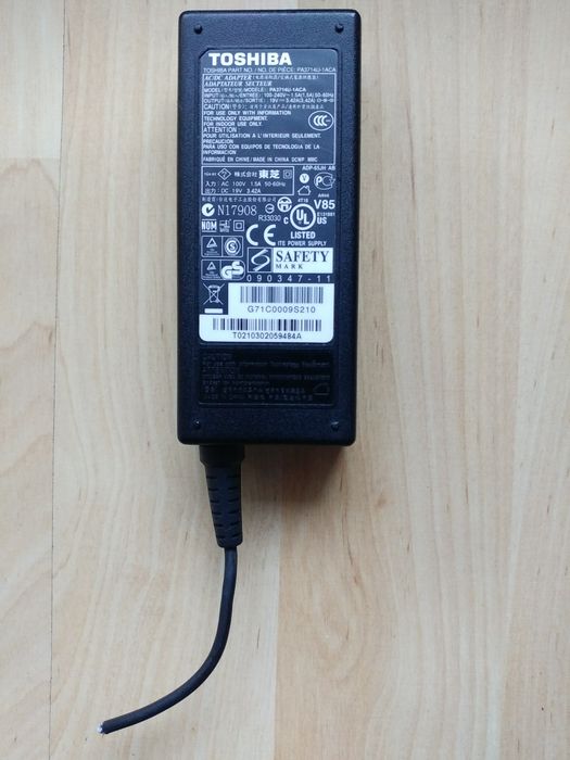 Ładowarka, zasilacz TOSHIBA PA3714U-1ACA