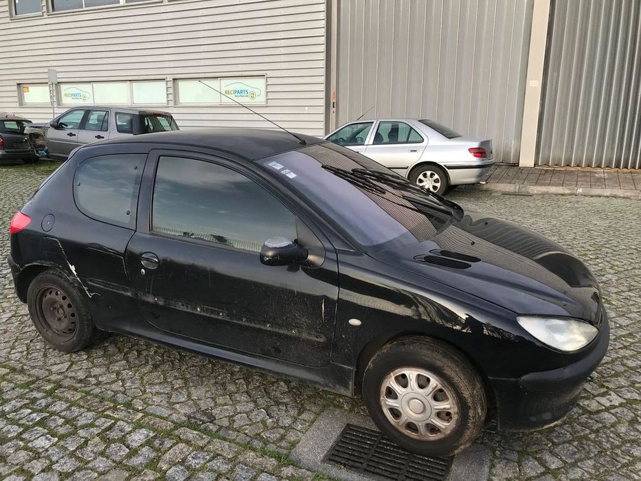 Peugeot 206 1.1 3P 2001 - Para Peças