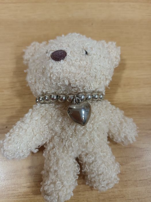 Urso pequeno beje