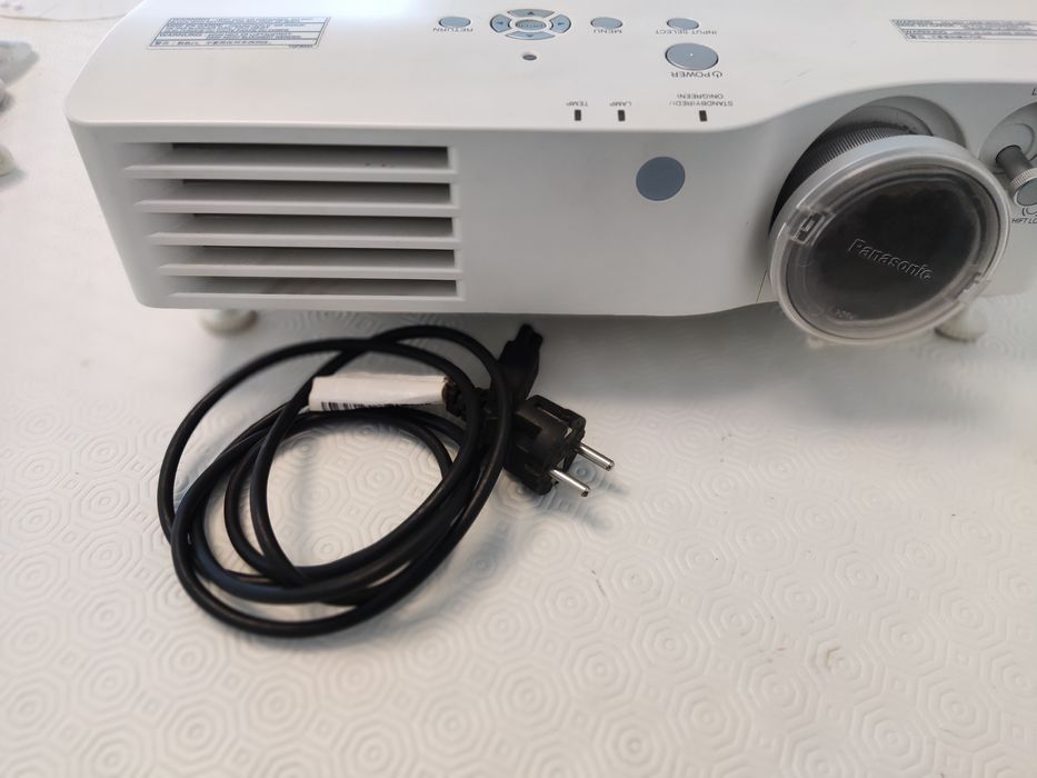 Projetor Panasonic modelo PT- AX100E