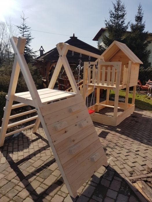 Plac zabaw domek