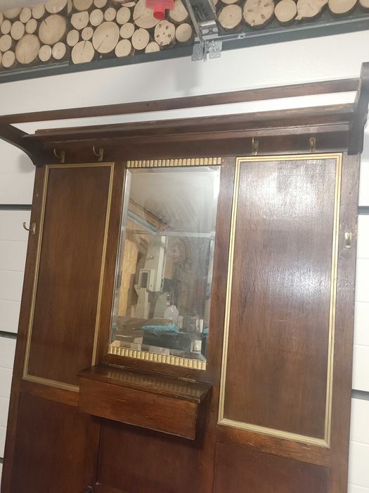 Piękna drewniana Garderoba