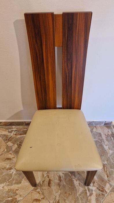 Vendo 6 cadeiras de sala de jantar em madeira