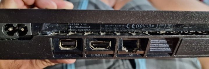 PS4 + Fones + 2 jogos