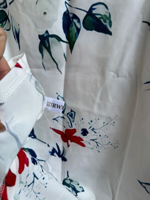 Bluzka stójka z ozdobnymi rękawkami bez ramion XL biała kolorowe kwiaty