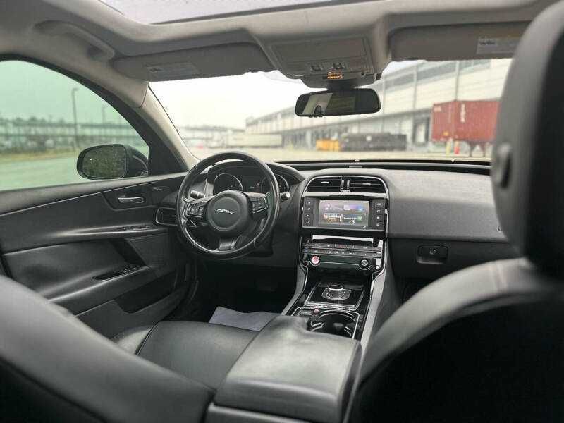 2017 Jaguar XE 2.0L