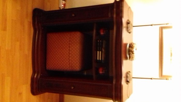 Cristaleira/louceiro + móvel de apoio/bar