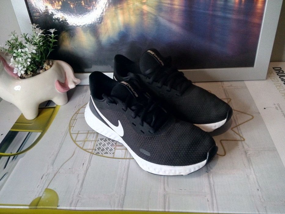 Buty NIKE - Revolution 5