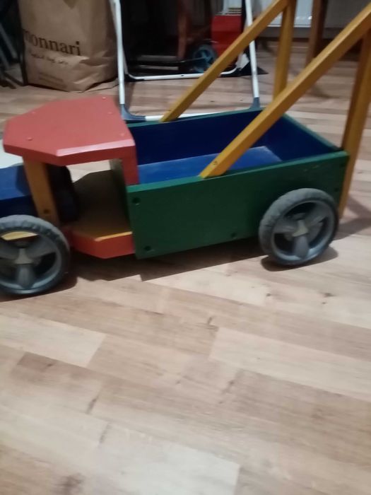 Traktor drewniany