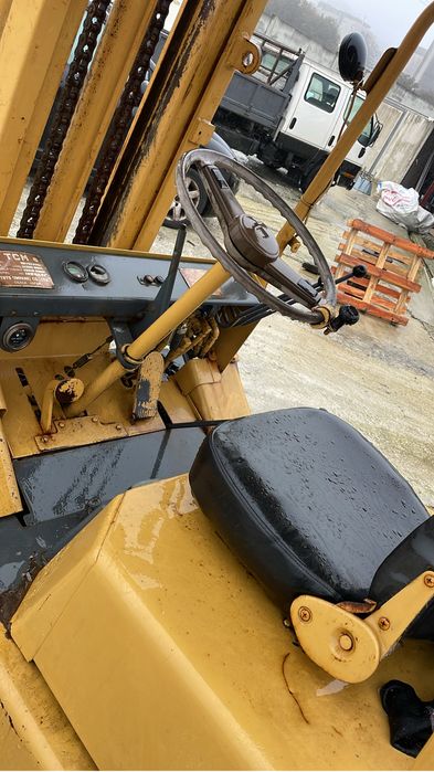 Empilhador tcm rodado duplo 2500kg diesel