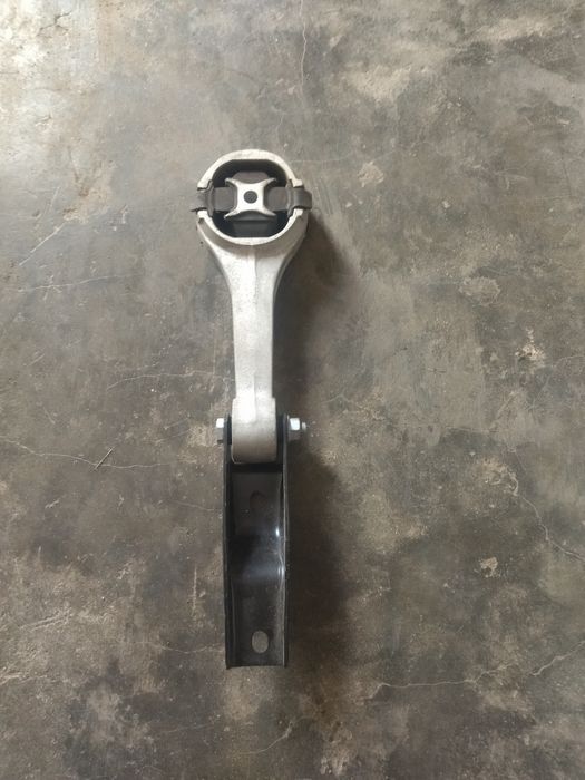 Подушка двигателя volkswagen polo