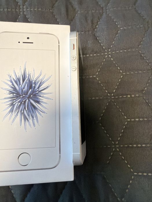 iPhone SE 32GB Silver Model A1723 sprawny bez simlocka nowa bateria