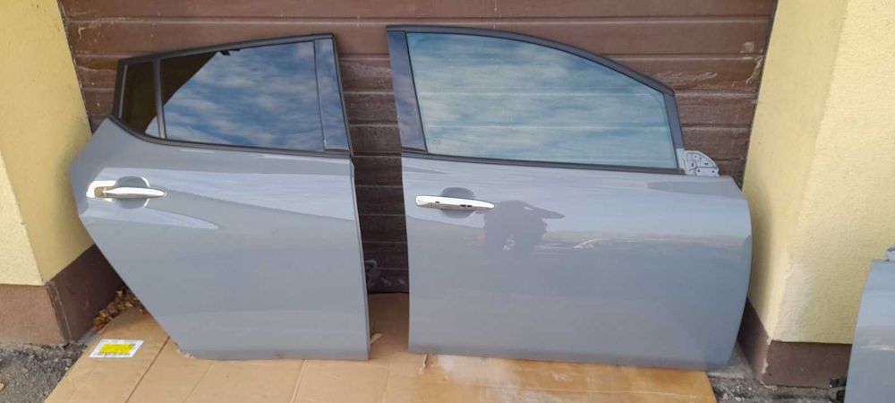 Двері передні задні  Nissan Leaf II 2017-23 Ніссан Ліф