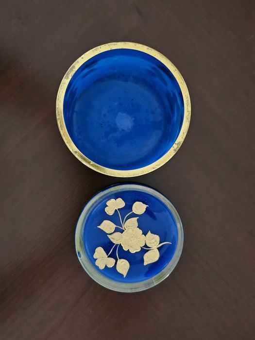 BOMBONEIRA antiga em vidro azul cobalto e dourado