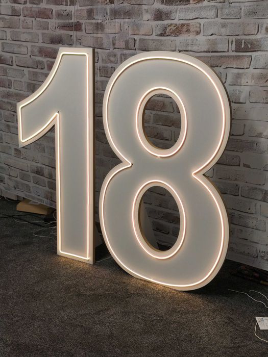 Cyfra 18 , neonowa,  NOWOŚĆ