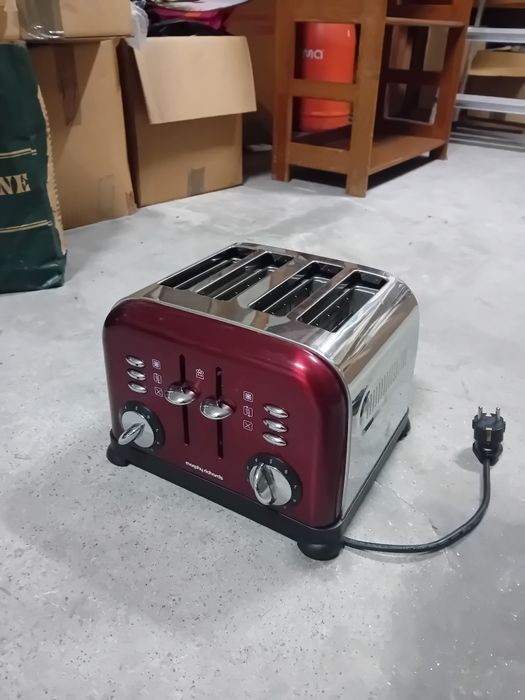 Torradeira, em bom estado e nunca foi usada