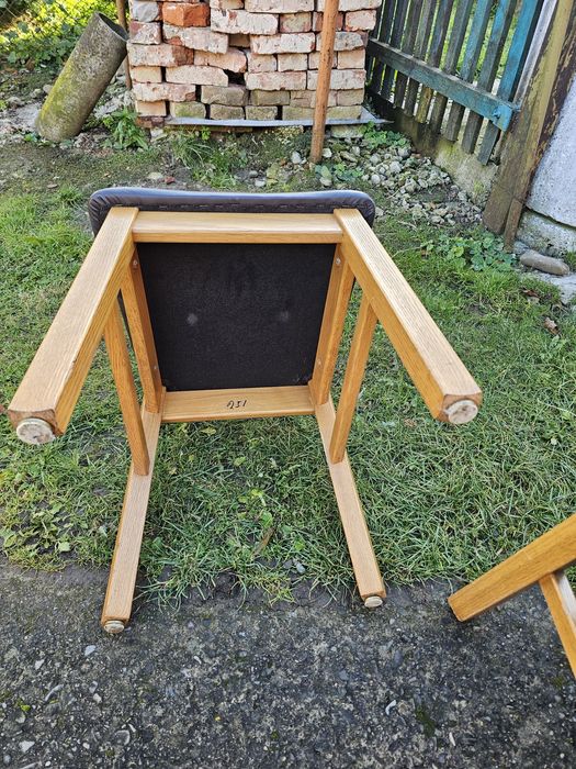 Крісло дерев'яне шкіряне