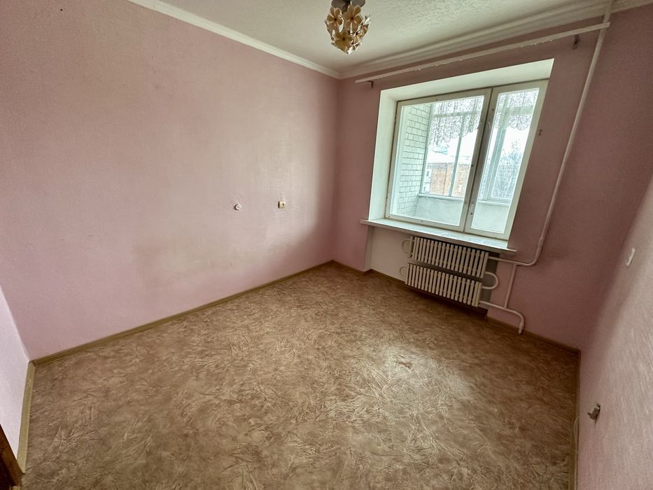 Продам  трикімнатну квартиру.