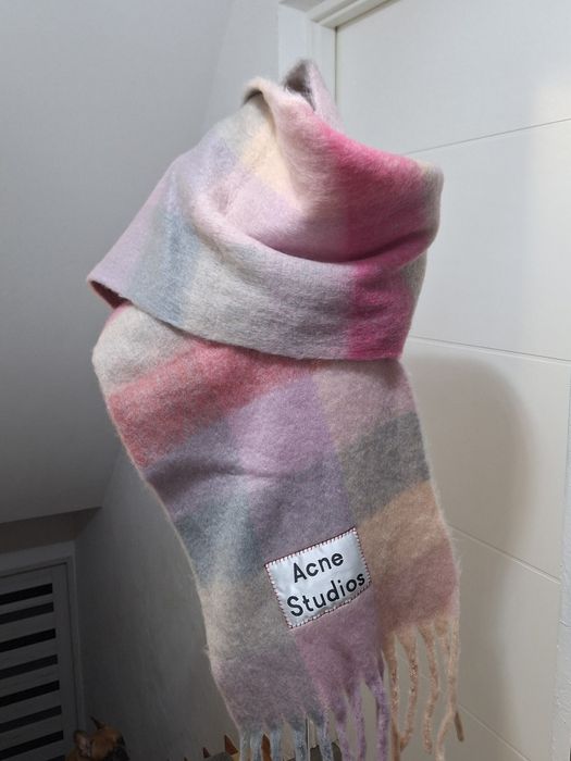Acne studios szalik cudo