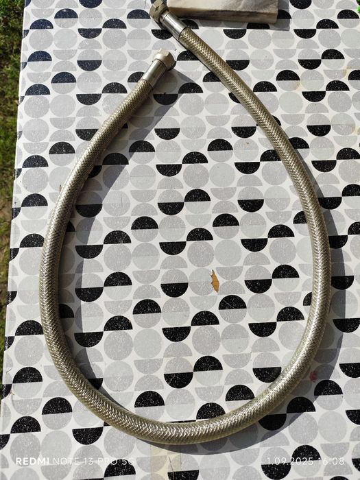 Dwa węże do gazu ziemnego