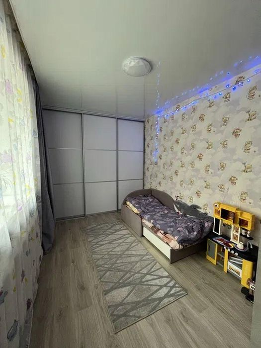 Продам 3-комн квартиру в районе Космонавтов ул.
