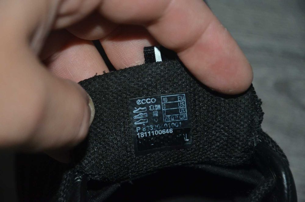 Продам кросівки шкіряні Фірма ECCO.