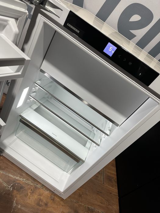 Холодильник під забудову Liebherr