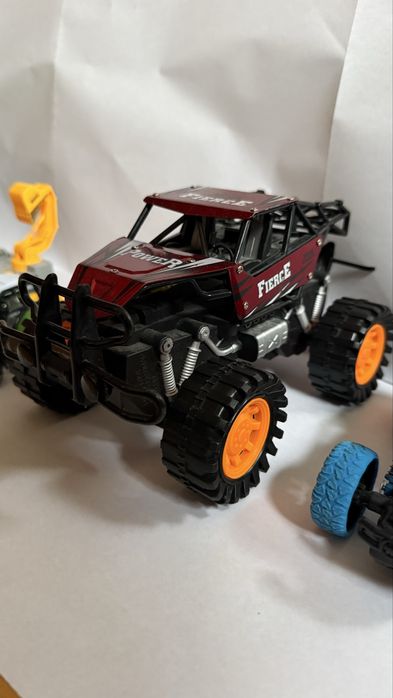 Zestaw zabawkowych samochodów