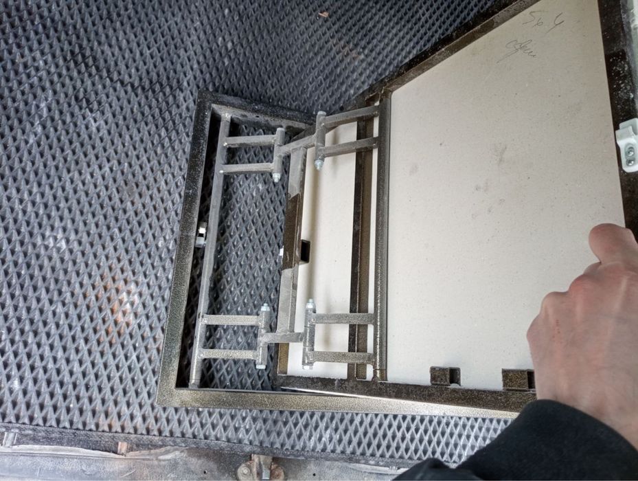 Ревізійний люк під плитку скритого монтажу невідімка 50см на 40см нови