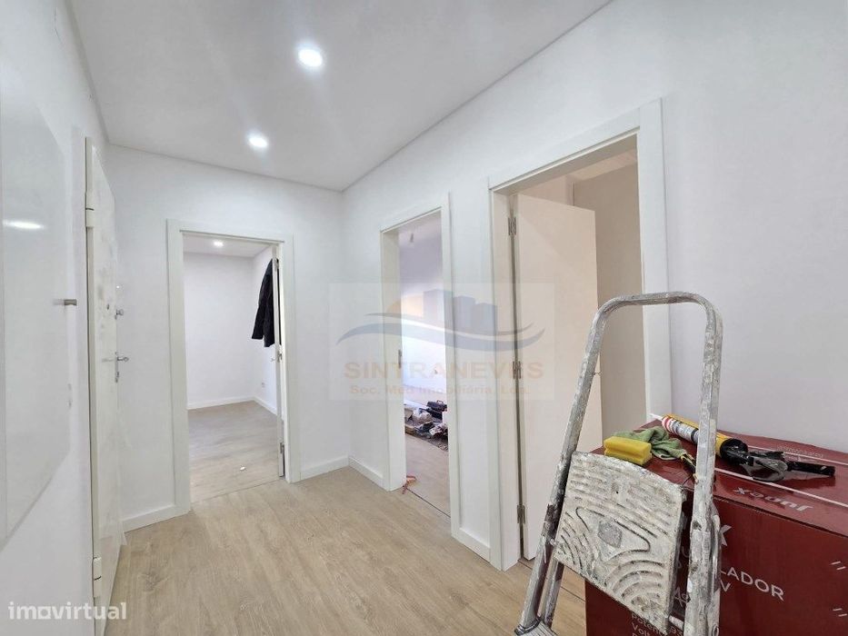 Fantástico T2 com varanda e Sala dupla totalmente remodelado 1. and...