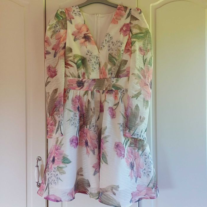 Sukienka illuminate dolly 36-38 na metce M stan idealny