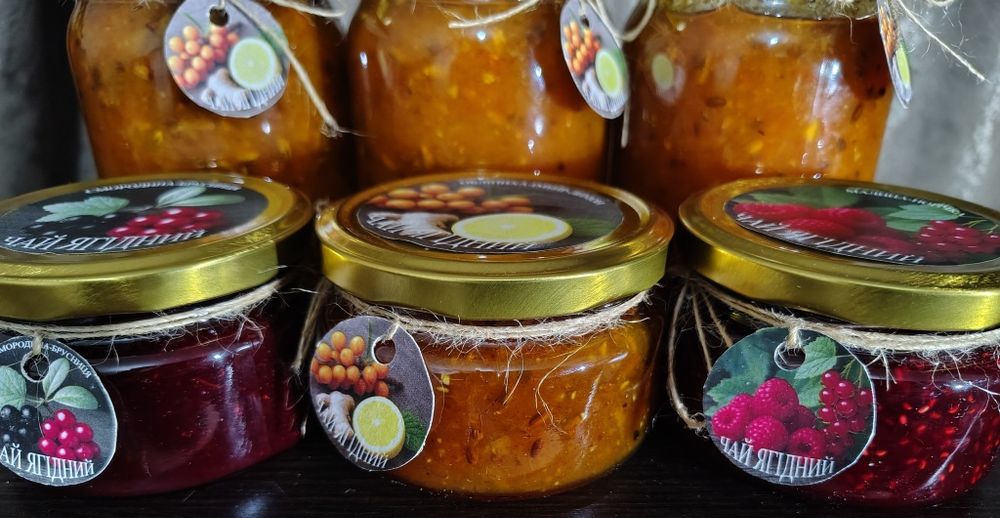 Обліпиха, брусниця, малина, смородина, калина. Домашній ягідний чай.