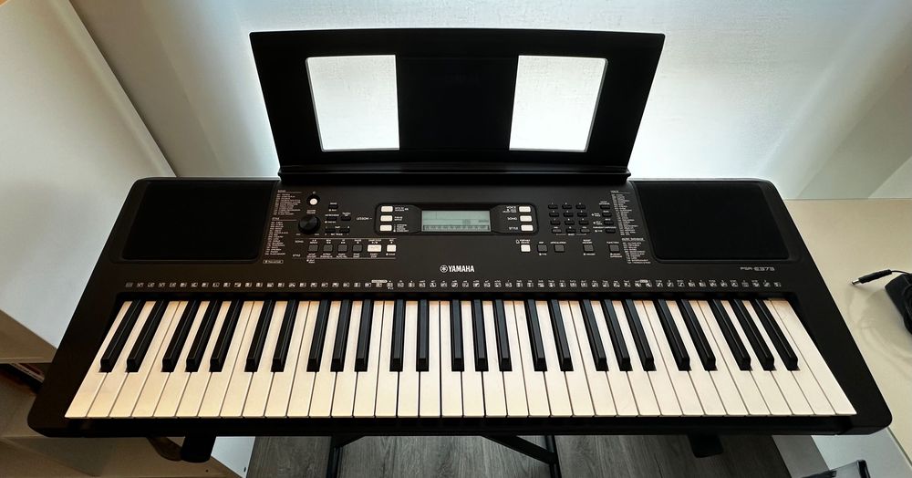 Teclado Yamaha PSR-E373 + Suporte + Banco Acolchoado Boston