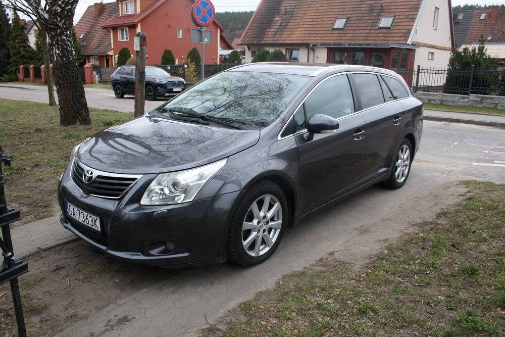 Avesis 2.0 d4d,kombi,2010r,ladny