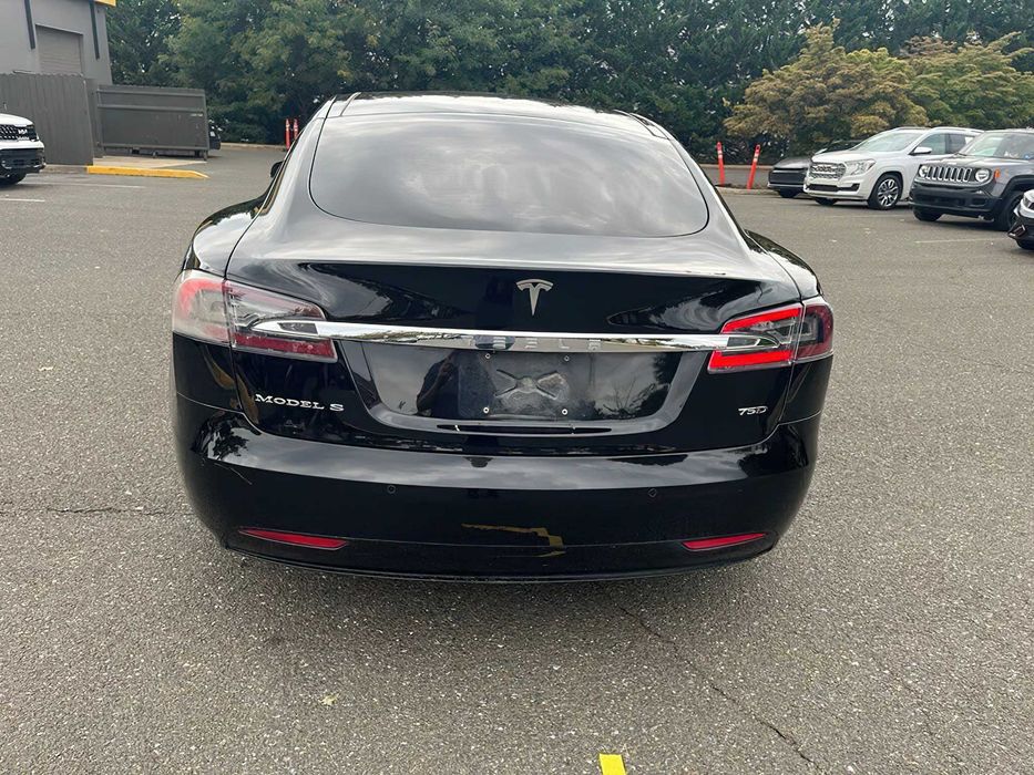 Tesla Model S      2016