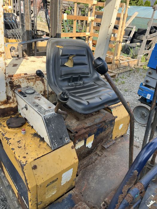 Minikoparka KOMATSU PC-05 . 1300 kg