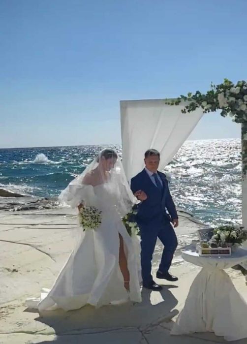 Вишукана весільна атласна сукня ( 2024)