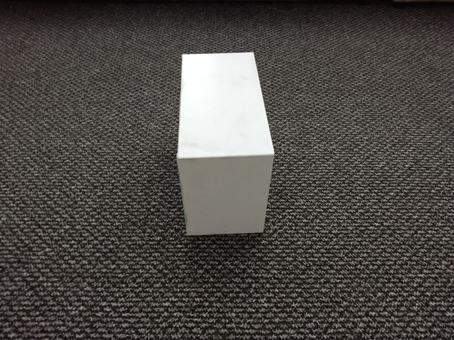 Продаю маленький сейф (без замка)