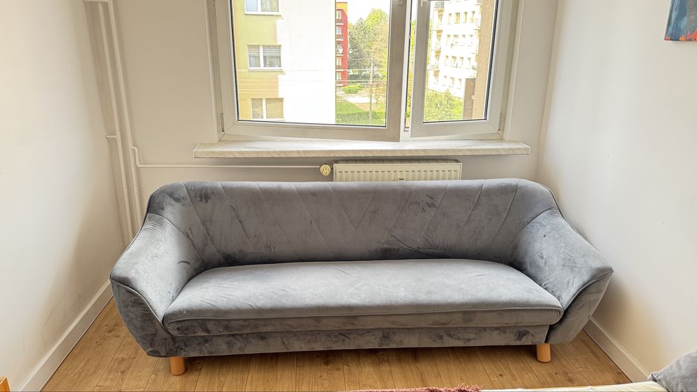 Sofa welurowa w kolorze szarym