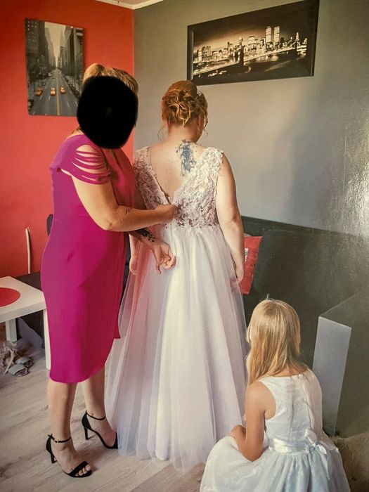 Suknia ślubna w stanie b. dobrym