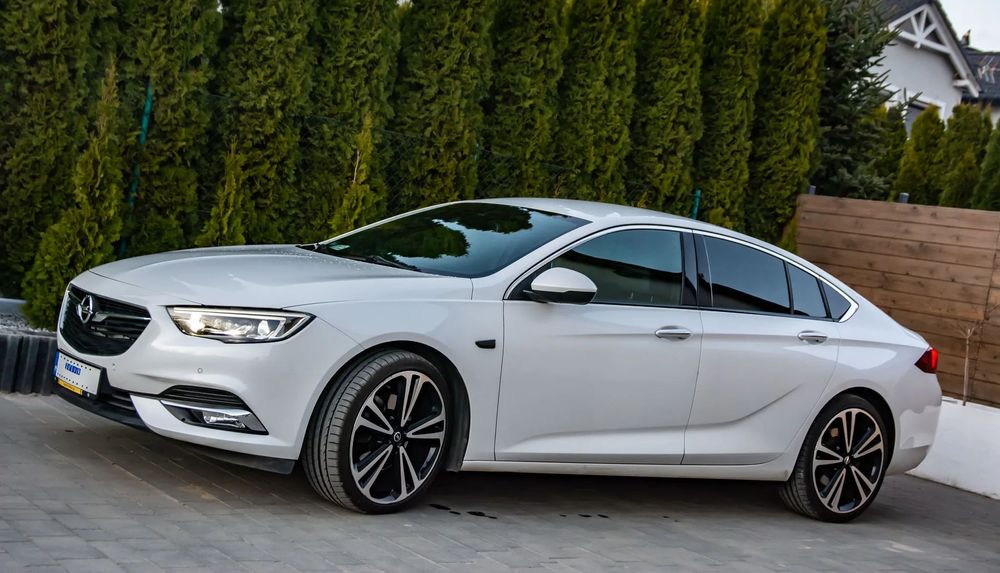 Opel Insignia INSIGNIA 4x4 210 KM, 480 Nm, Led Matrycowe, Grzane fotele, automat