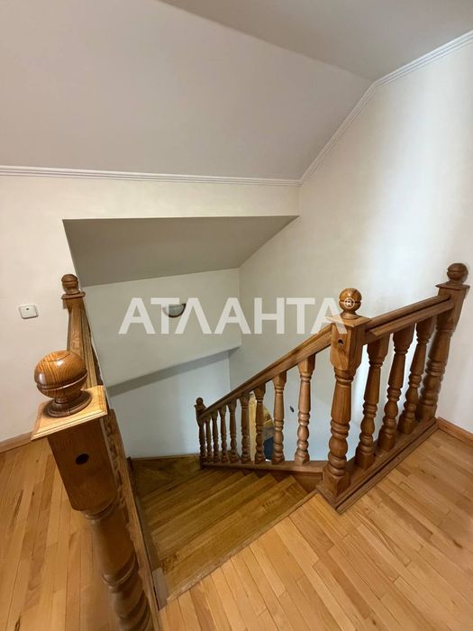 доглянутий будинок у центрі міста Сторожинець