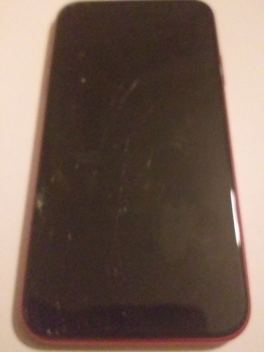 Telefon Iphone 11, 128 Gb. + magnetyczne etui.
