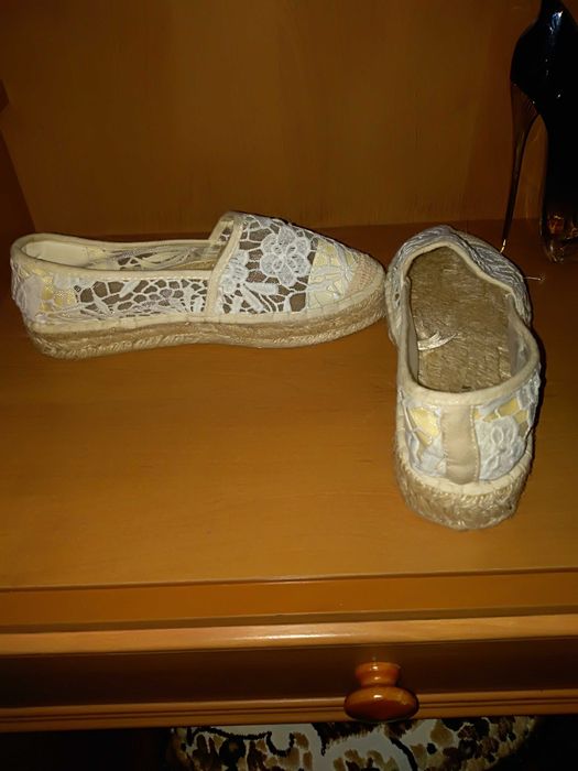 Жіноче взуття 37