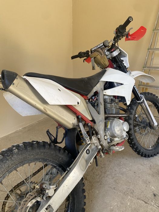 Vendo AJP PR3 240cc